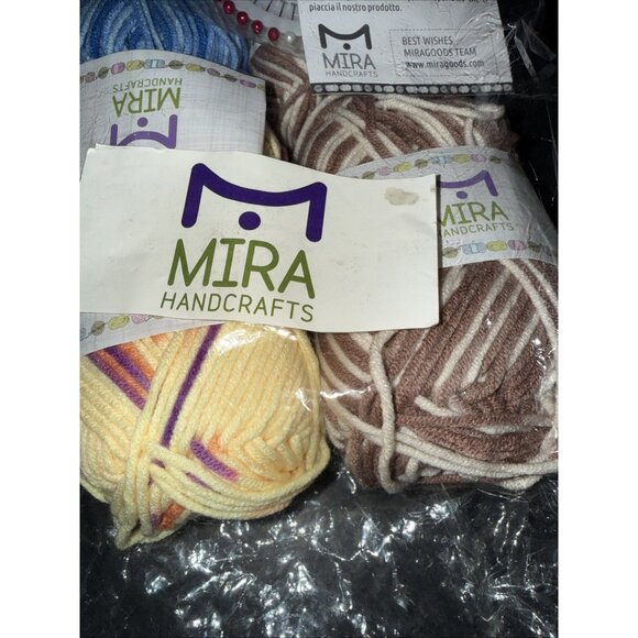 Mira Handcrafts 4 skeins of yarn 2 crochet hooks 40 Berry Pins Opened Bag New - Picture 6 of 13